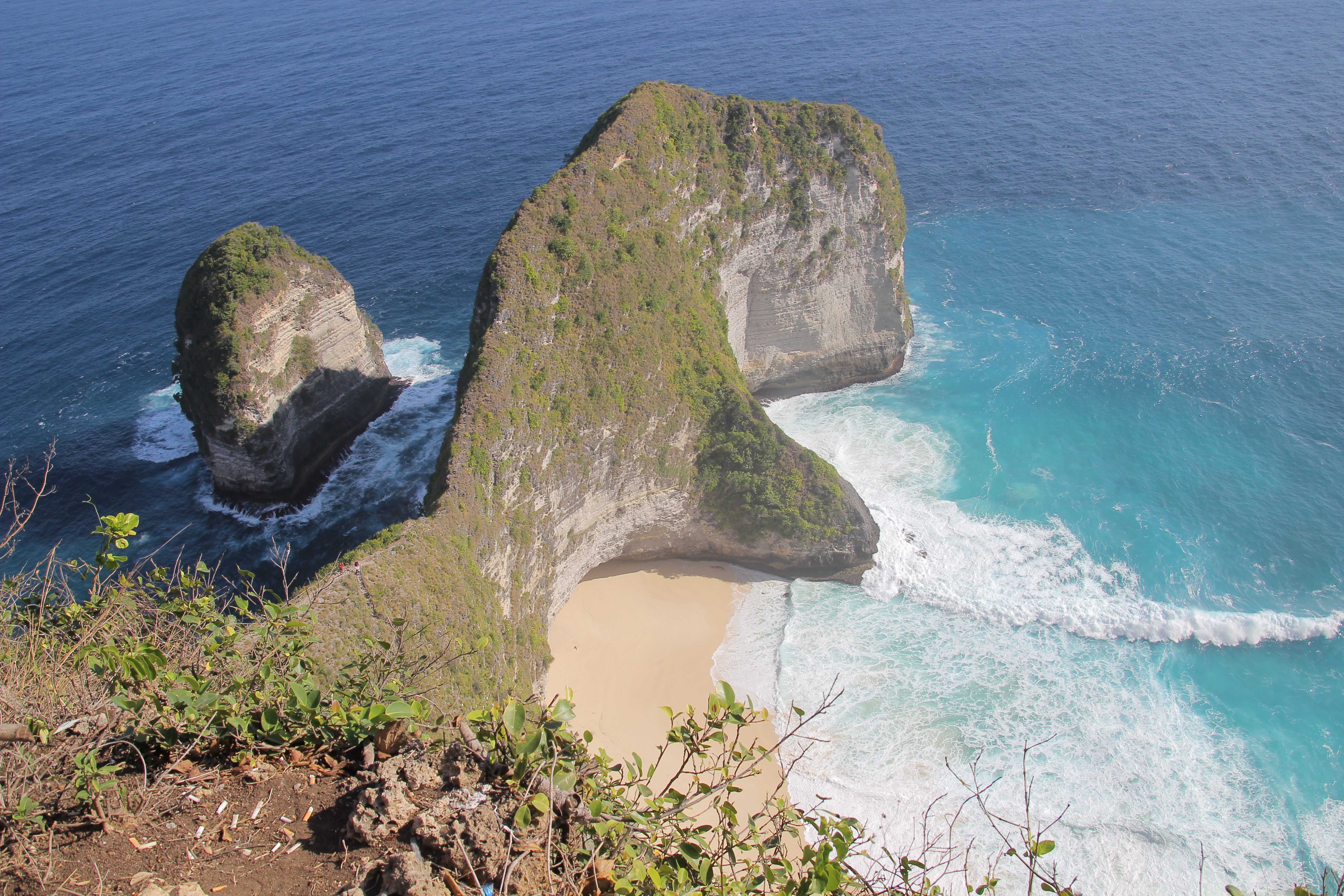 Spearfishing conditions and coastline at Nusa Penida, Bali